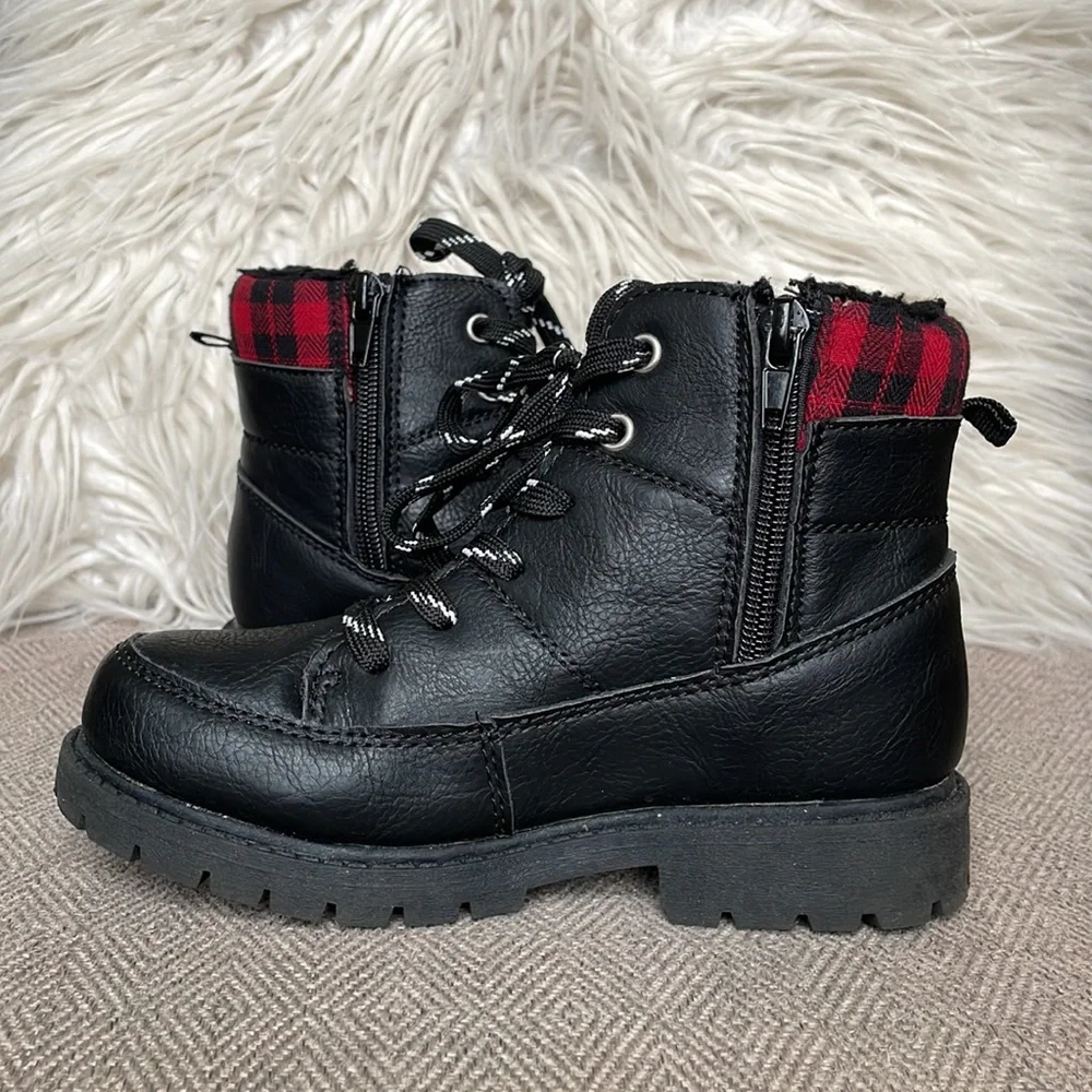 Carters Boots‎